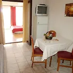 With Parking Space Orebic, Peljesac - 10088 Апартаменты Оребич